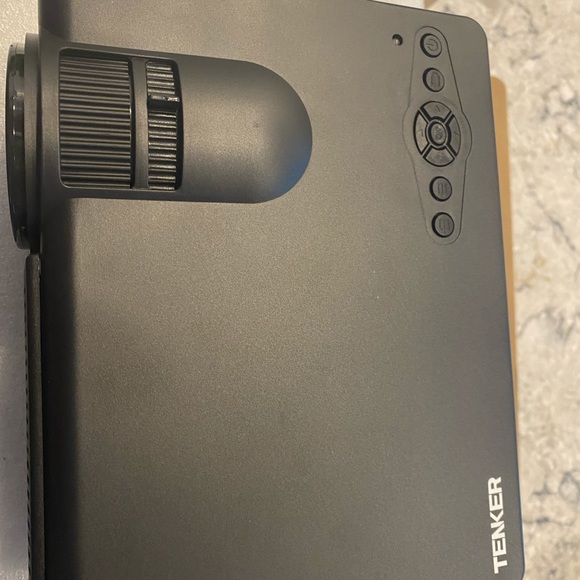Tenker Q5 Mini LCD Projector-1500 Lumens - Picture 3 of 5